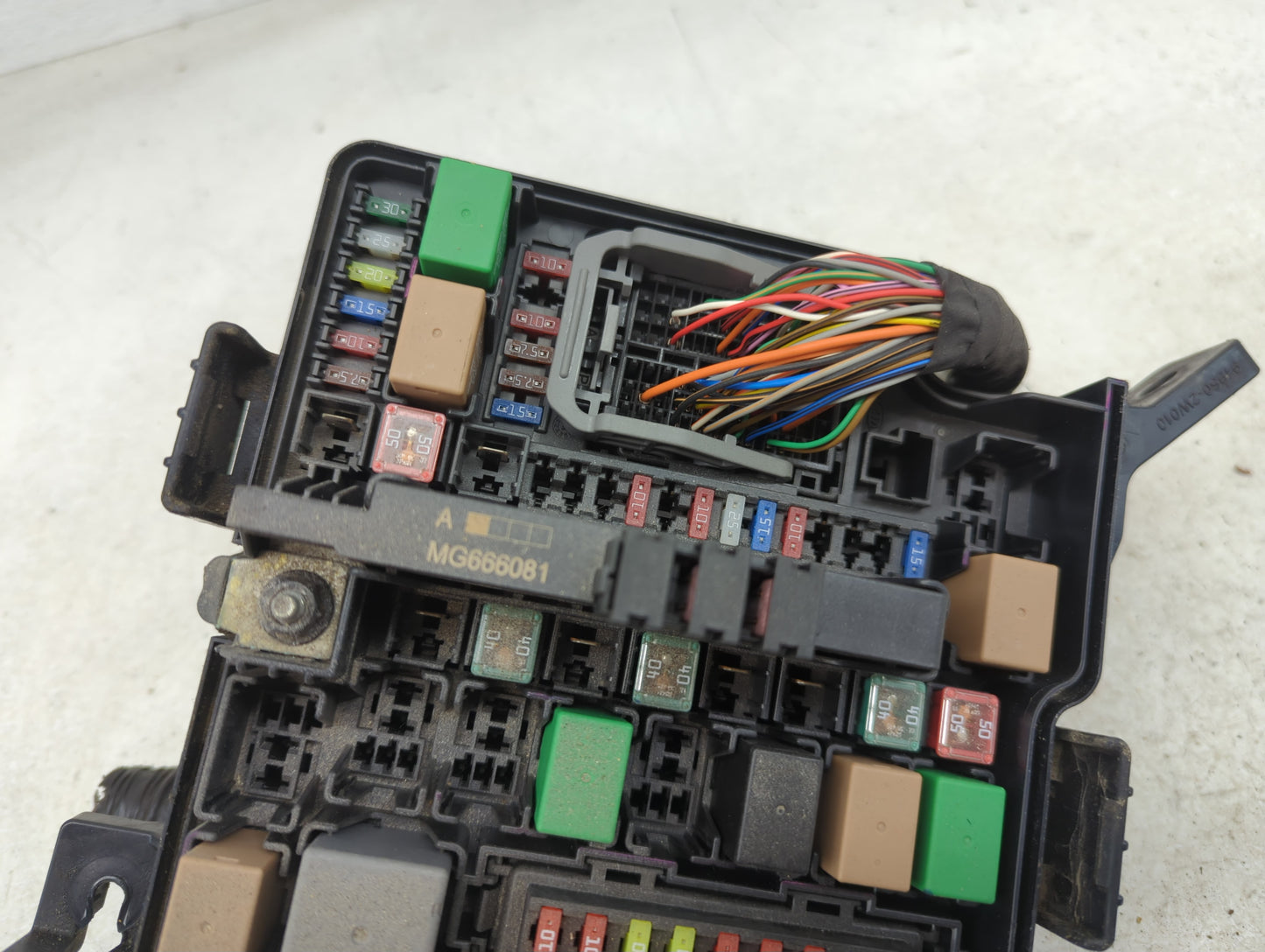 2014-2015 Kia Sorento Fusebox Fuse Box Panel Relay Module P/N:91951-3X100 Fits Fits 2014 2015 OEM Used Auto Parts - Oemuseda
