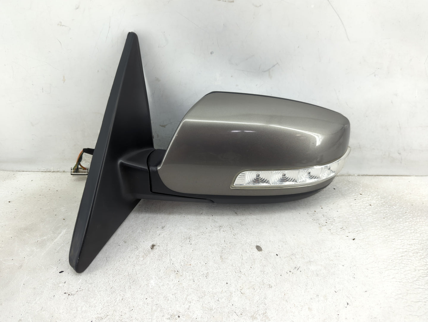 2011-2015 Kia Sorento Driver Side View Mirror - Left Door Mirror OEM Used - Oemusedautoparts1.com