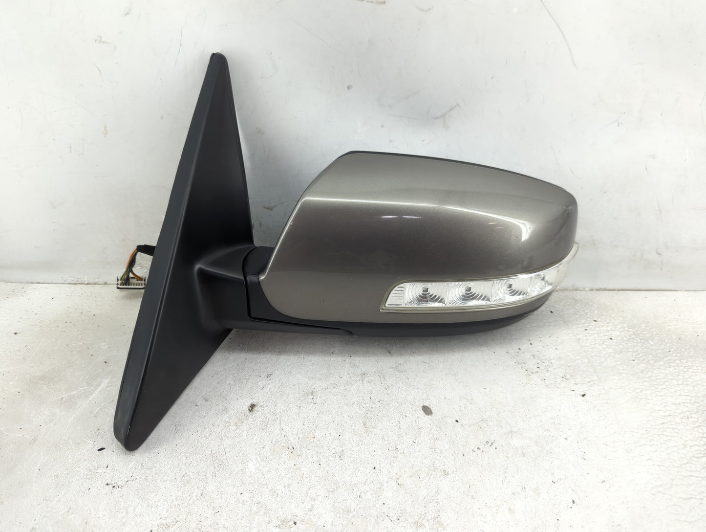 2011-2015 Kia Sorento Driver Side View Mirror - Left Door Mirror OEM Used - Oemusedautoparts1.com