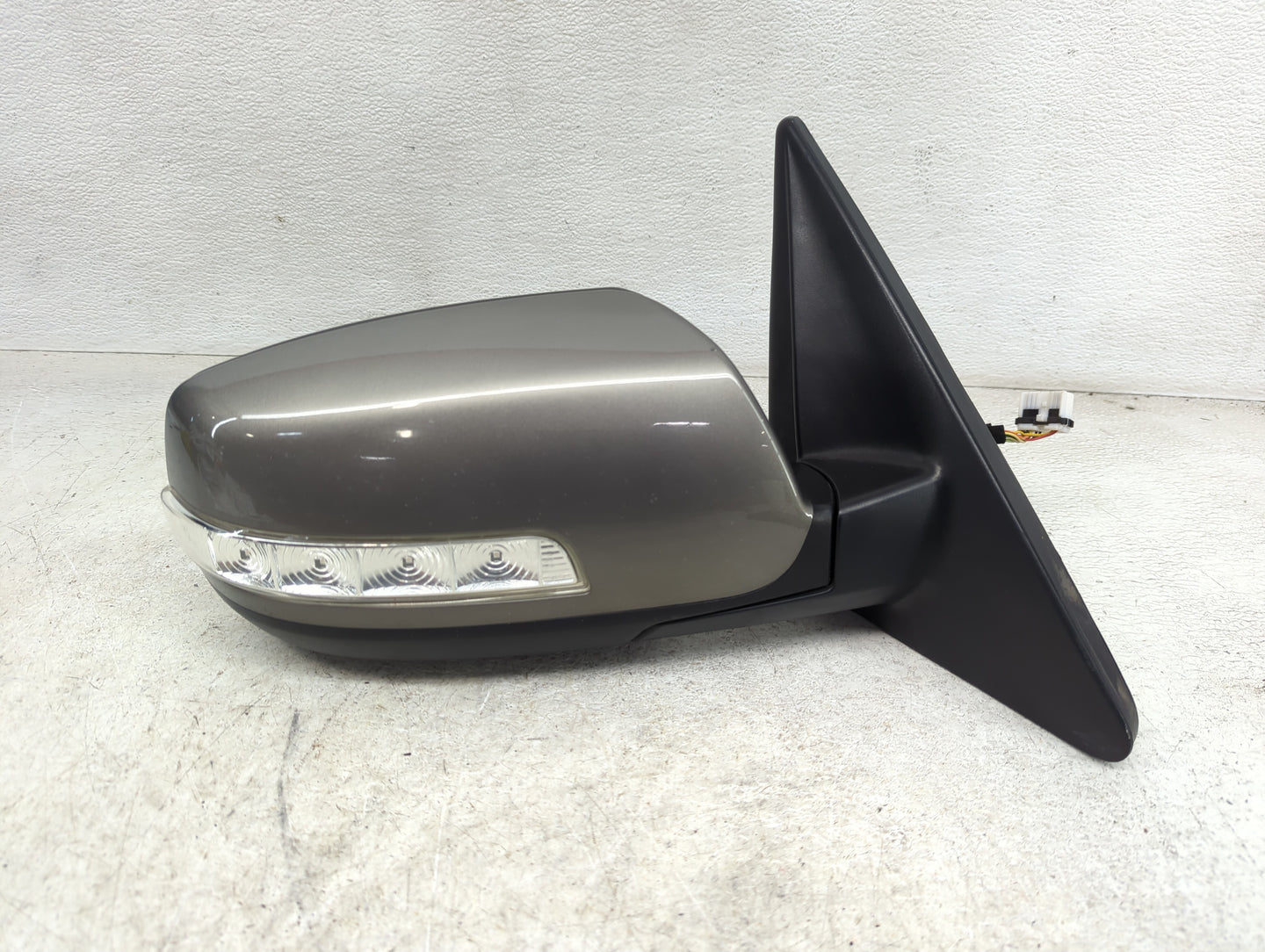 2011-2015 Kia Sorento Driver Side View Mirror - Left Door Mirror OEM Used - Oemusedautoparts1.com