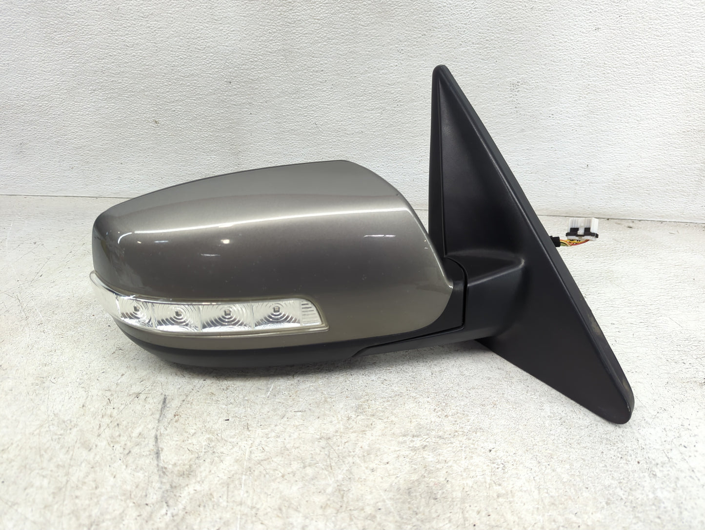 2011-2015 Kia Sorento Driver Side View Mirror - Left Door Mirror OEM Used - Oemusedautoparts1.com