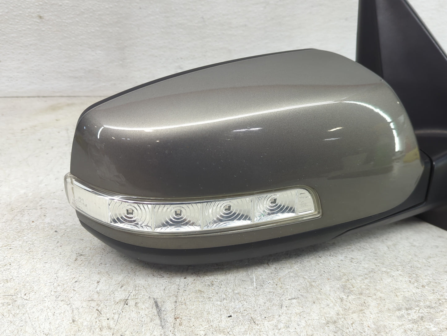2011-2015 Kia Sorento Driver Side View Mirror - Left Door Mirror OEM Used - Oemusedautoparts1.com