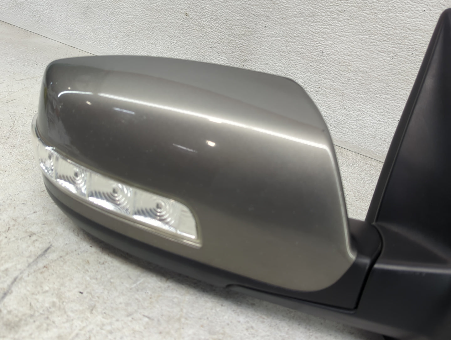 2011-2015 Kia Sorento Driver Side View Mirror - Left Door Mirror OEM Used - Oemusedautoparts1.com