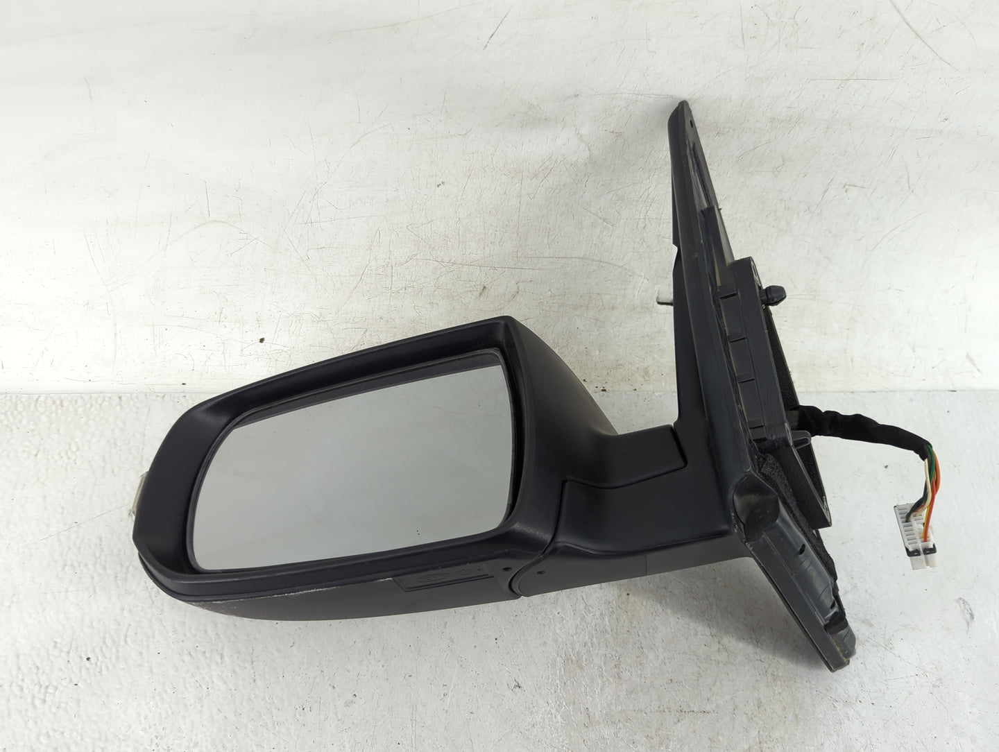2011-2015 Kia Sorento Driver Side View Mirror - Left Door Mirror OEM Used - Oemusedautoparts1.com