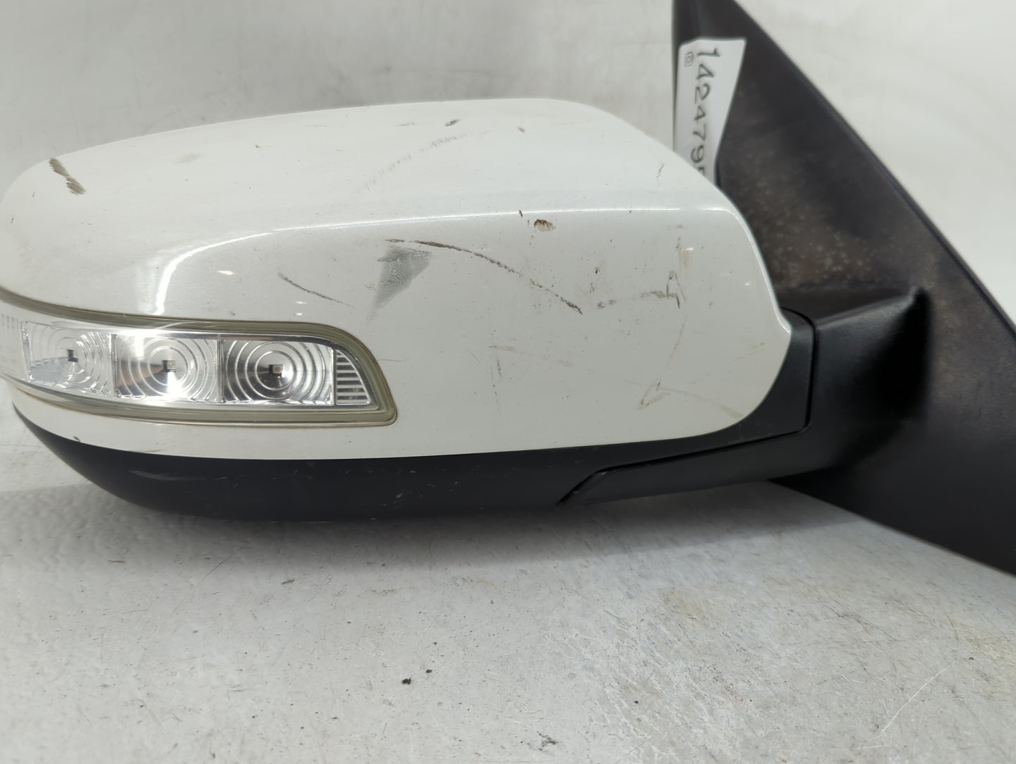 2011-2015 Kia Sorento Passenger Side View Mirror - Right Door Mirror OEM Used - Oemusedautoparts1.com
