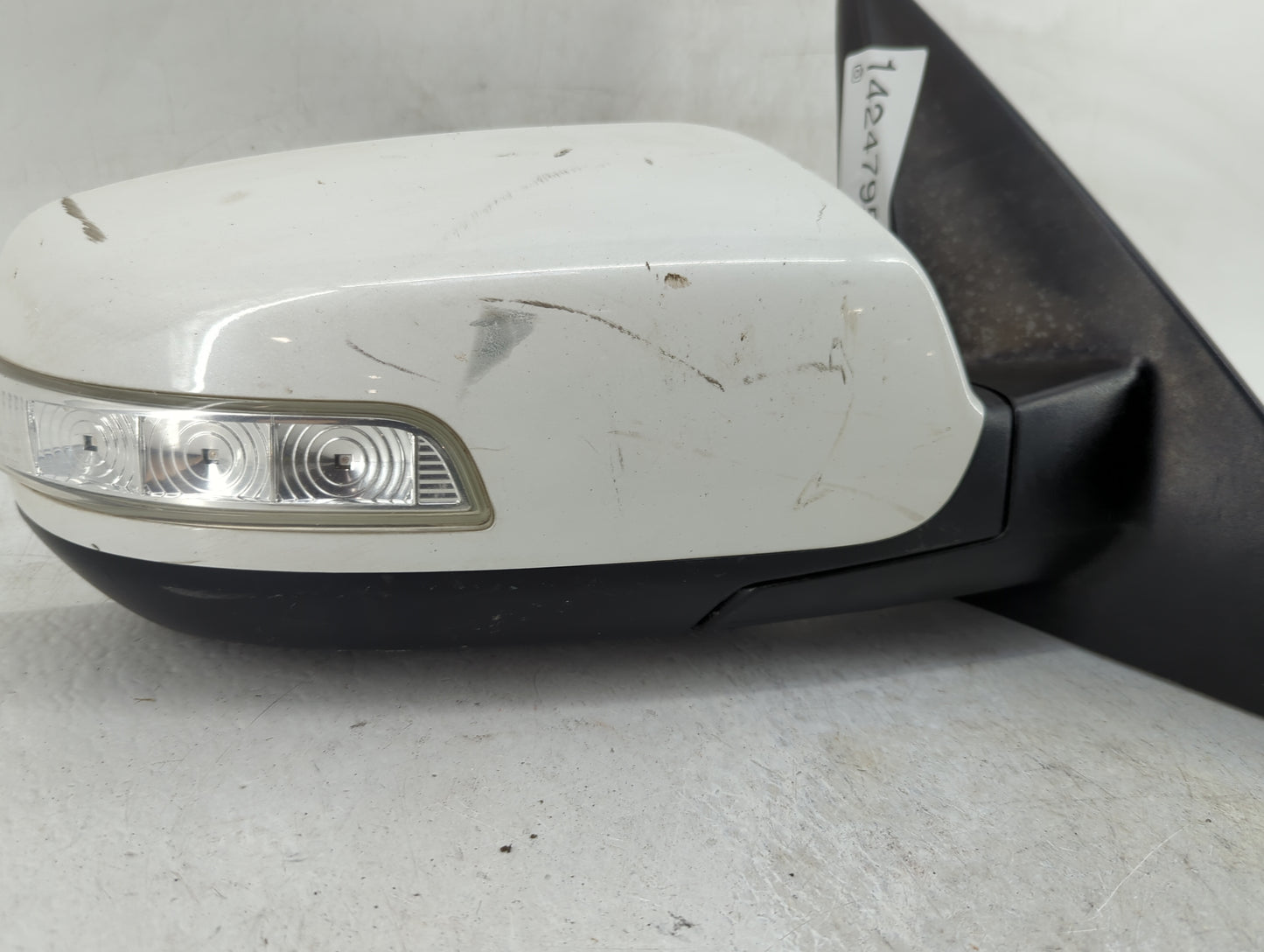 2011-2015 Kia Sorento Passenger Side View Mirror - Right Door Mirror OEM Used - Oemusedautoparts1.com