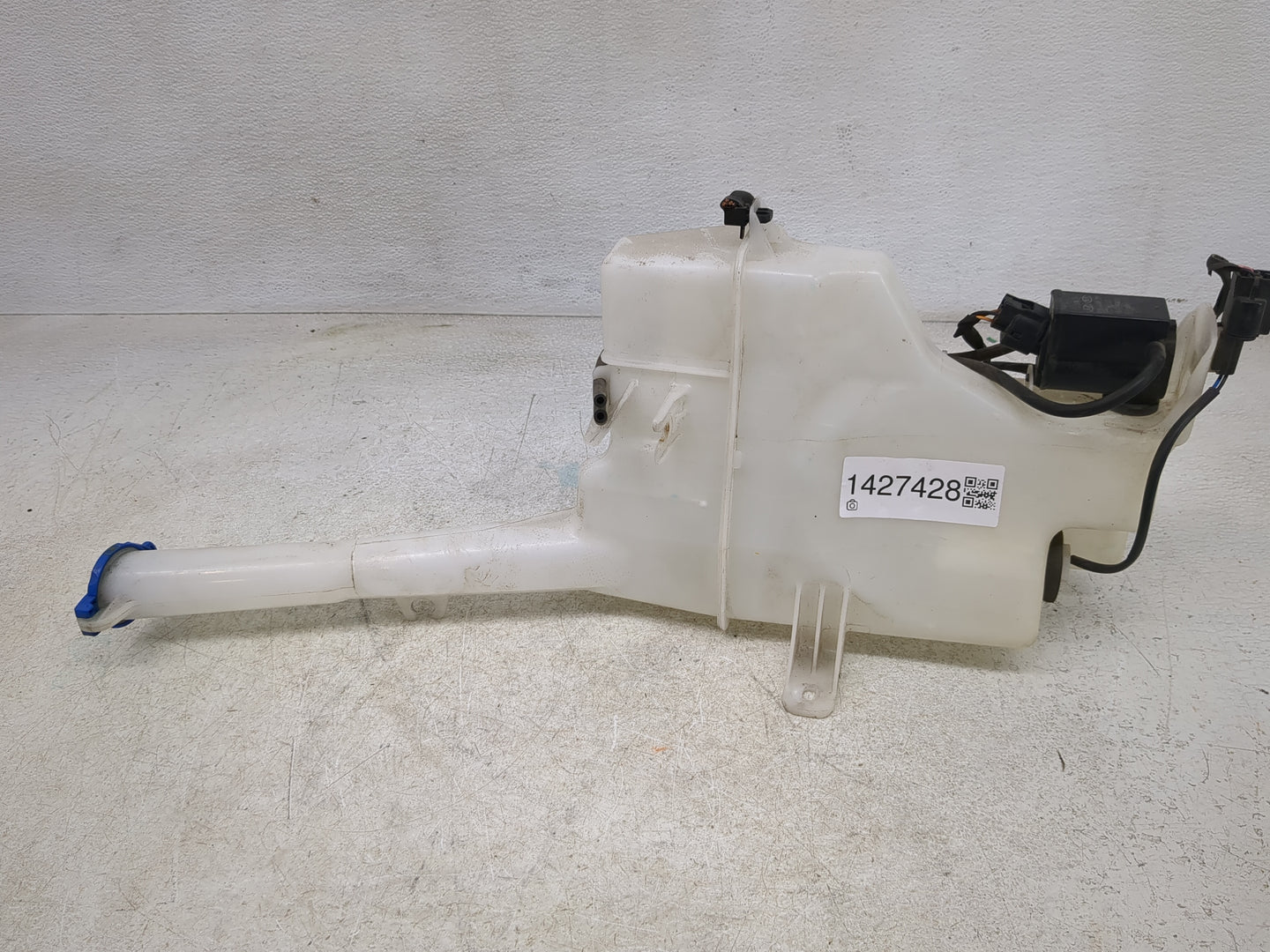 2014-2015 Kia Sorento Windshield Washer Fluid Reservoir Bottle Oem - Oemusedautoparts1.com