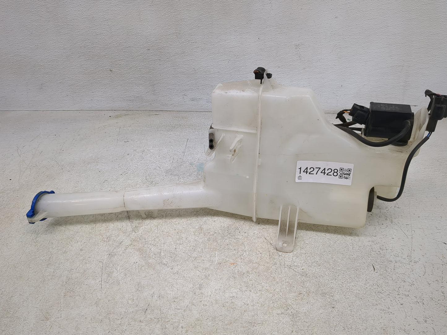 2014-2015 Kia Sorento Windshield Washer Fluid Reservoir Bottle Oem - Oemusedautoparts1.com
