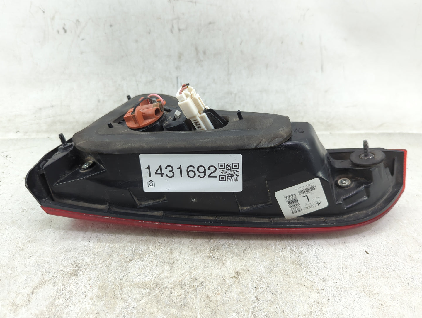 2014-2015 Kia Sorento Tail Light Assembly Driver Left OEM P/N:92405 1U500 Fits Fits 2014 2015 OEM Used Auto Parts - Oemuseda