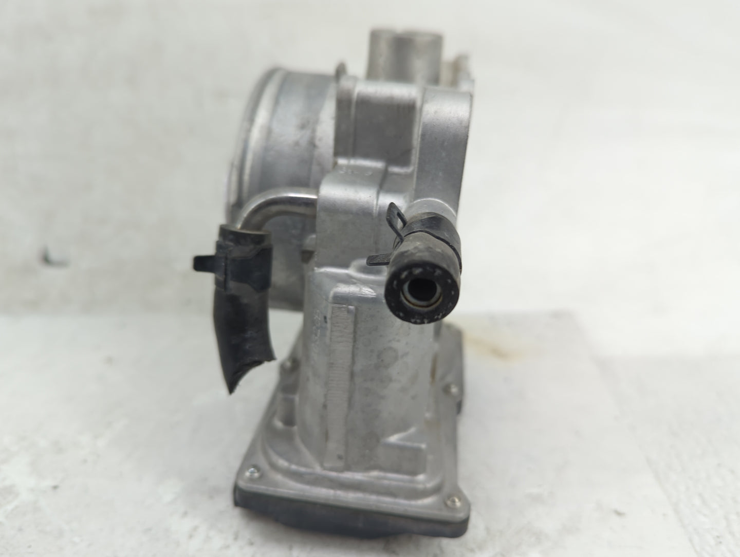 2014-2018 Kia Sorento Throttle Body Fits Fits 2012 2013 2014 2015 2016 2017 2018 OEM Used Auto Parts - Oemusedautoparts1.com