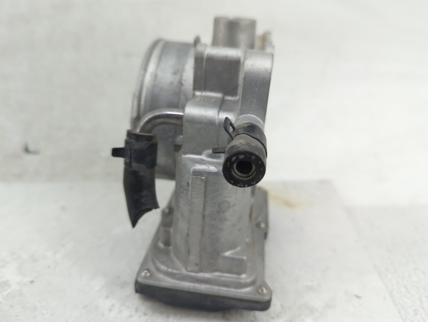 2014-2018 Kia Sorento Throttle Body Fits Fits 2012 2013 2014 2015 2016 2017 2018 OEM Used Auto Parts - Oemusedautoparts1.com