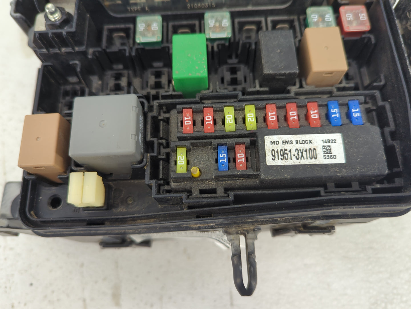 2014-2015 Kia Sorento Fusebox Fuse Box Panel Relay Module P/N:91951-3X100 MG666081, VS912501U142XA Fits Fits 2014 2015 OEM U