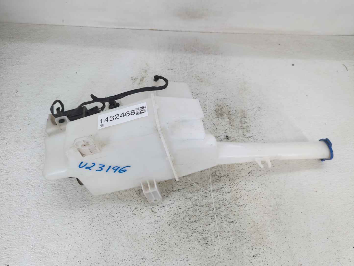 2014-2015 Kia Sorento Windshield Washer Fluid Reservoir Bottle Oem - Oemusedautoparts1.com