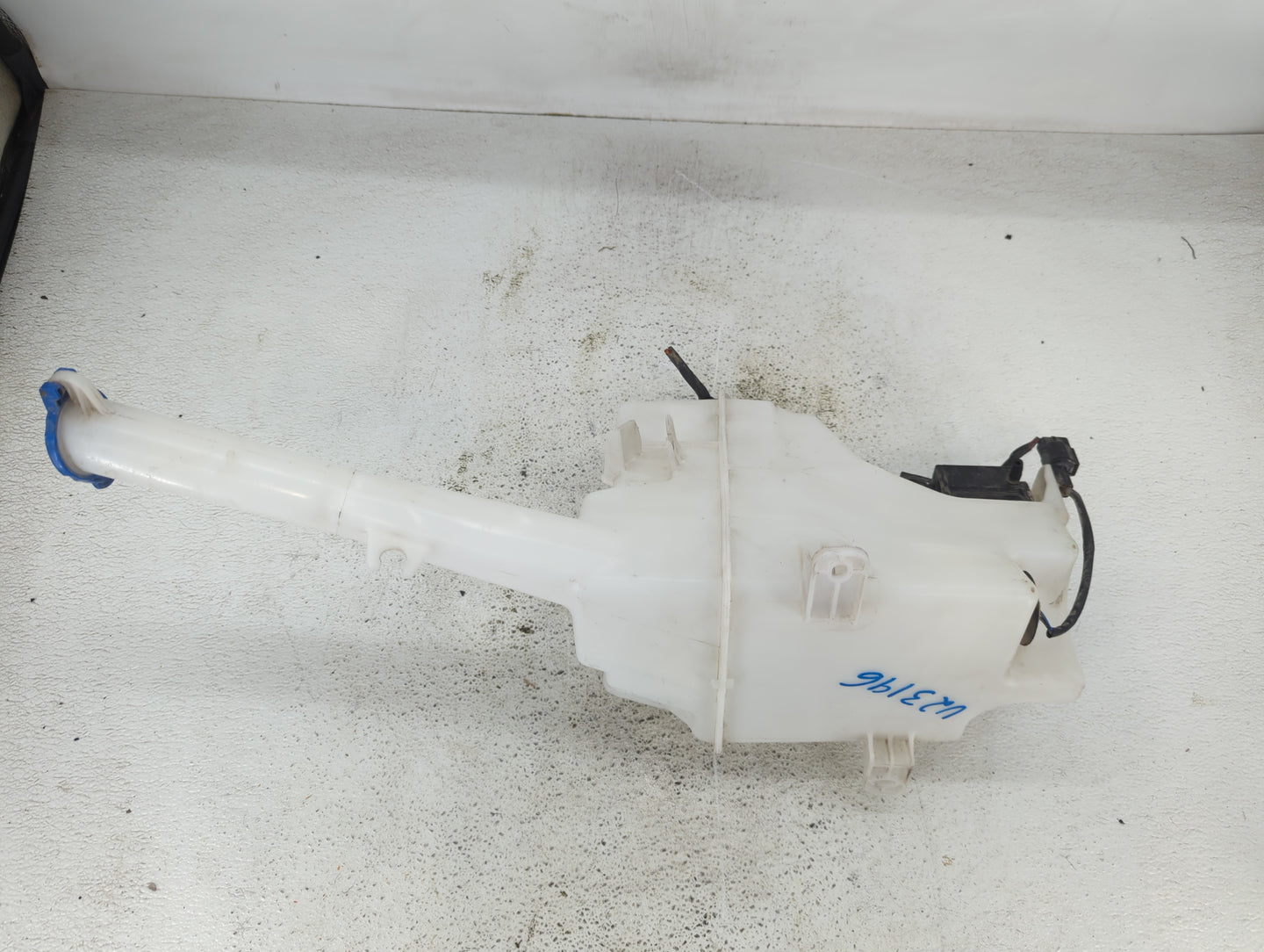 2014-2015 Kia Sorento Windshield Washer Fluid Reservoir Bottle Oem - Oemusedautoparts1.com