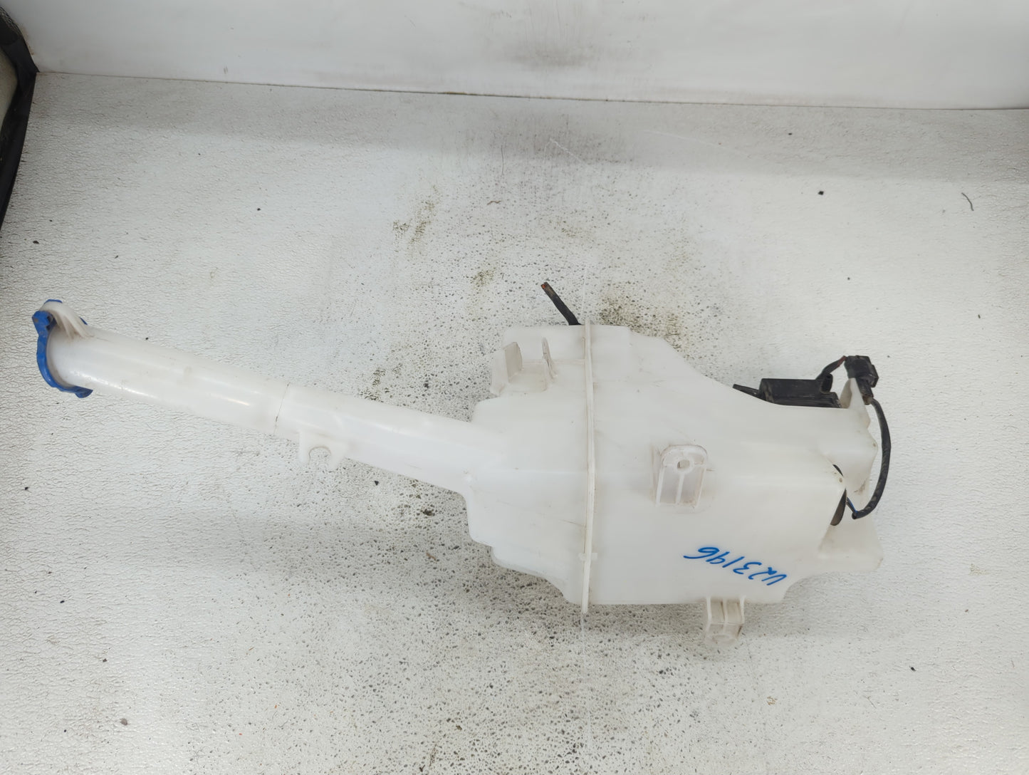 2014-2015 Kia Sorento Windshield Washer Fluid Reservoir Bottle Oem - Oemusedautoparts1.com
