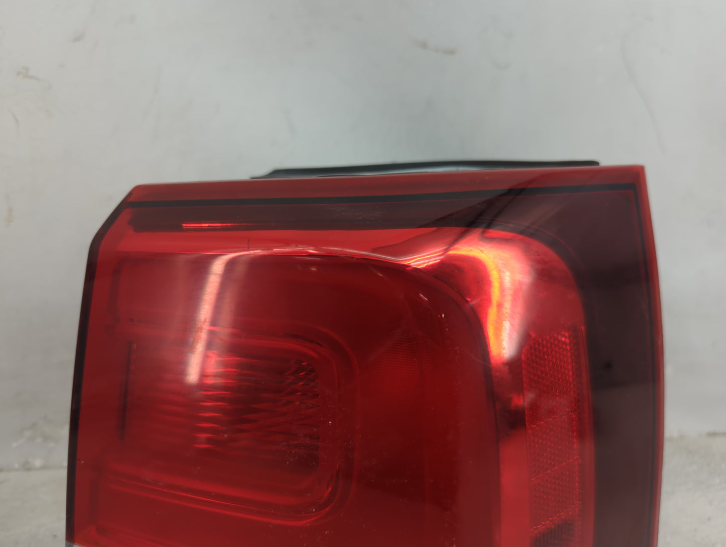 2014-2015 Kia Sorento Tail Light Assembly Passenger Right OEM P/N:92402 1U500 Fits Fits 2014 2015 OEM Used Auto Parts - Oemu