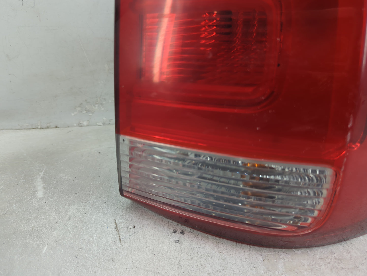 2014-2015 Kia Sorento Tail Light Assembly Passenger Right OEM P/N:92402 1U500 Fits Fits 2014 2015 OEM Used Auto Parts - Oemu