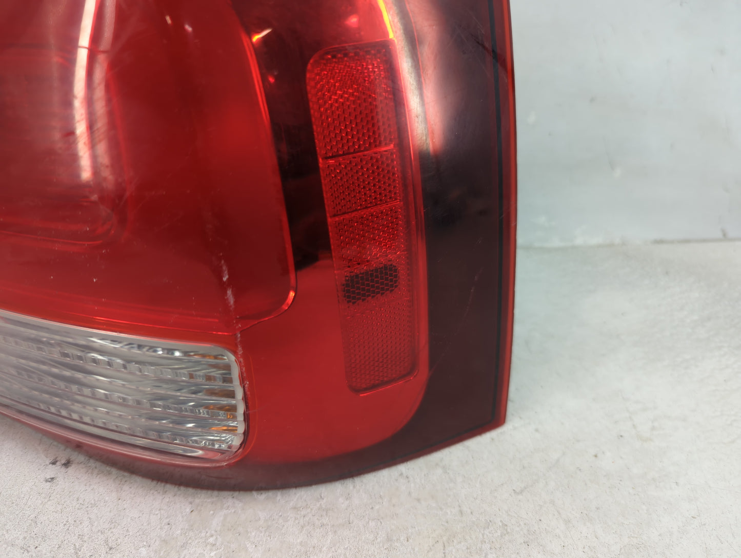 2014-2015 Kia Sorento Tail Light Assembly Passenger Right OEM P/N:92402 1U500 Fits Fits 2014 2015 OEM Used Auto Parts - Oemu