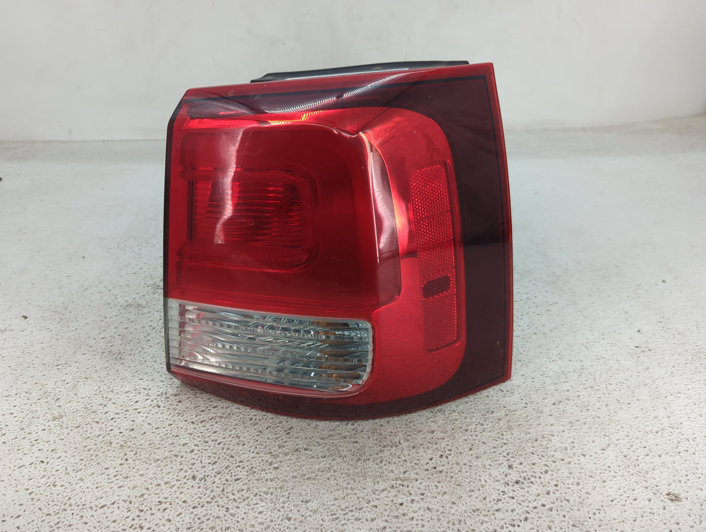 2014-2015 Kia Sorento Tail Light Assembly Passenger Right OEM Fits Fits 2014 2015 OEM Used Auto Parts - Oemusedautoparts1.co