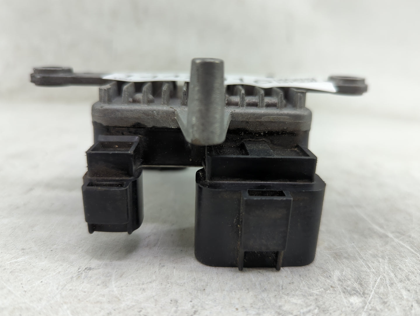2013-2015 Kia Sorento Cooling Fan Control Module - Oemusedautoparts1.com