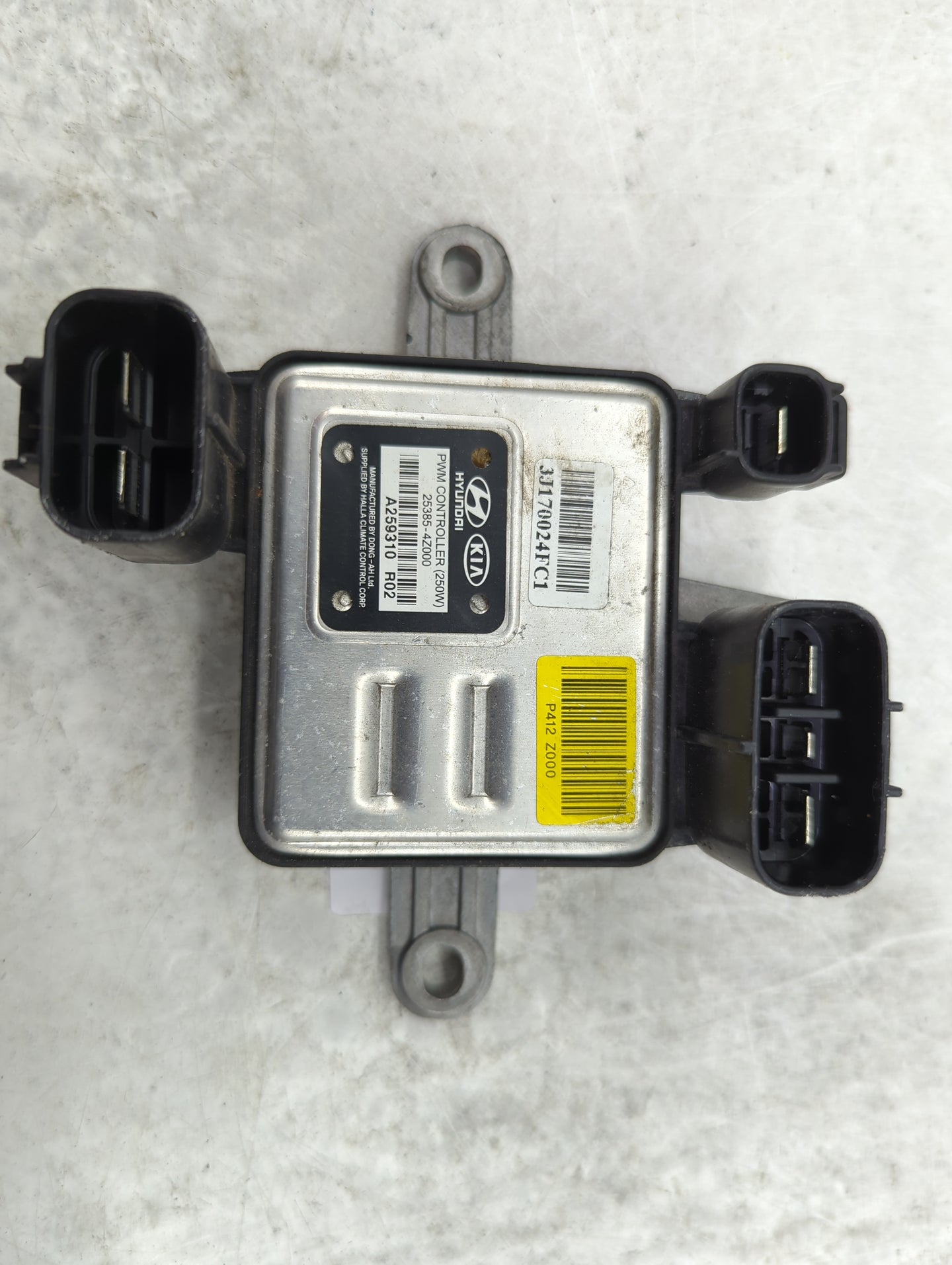 2013-2015 Kia Sorento Cooling Fan Control Module - Oemusedautoparts1.com