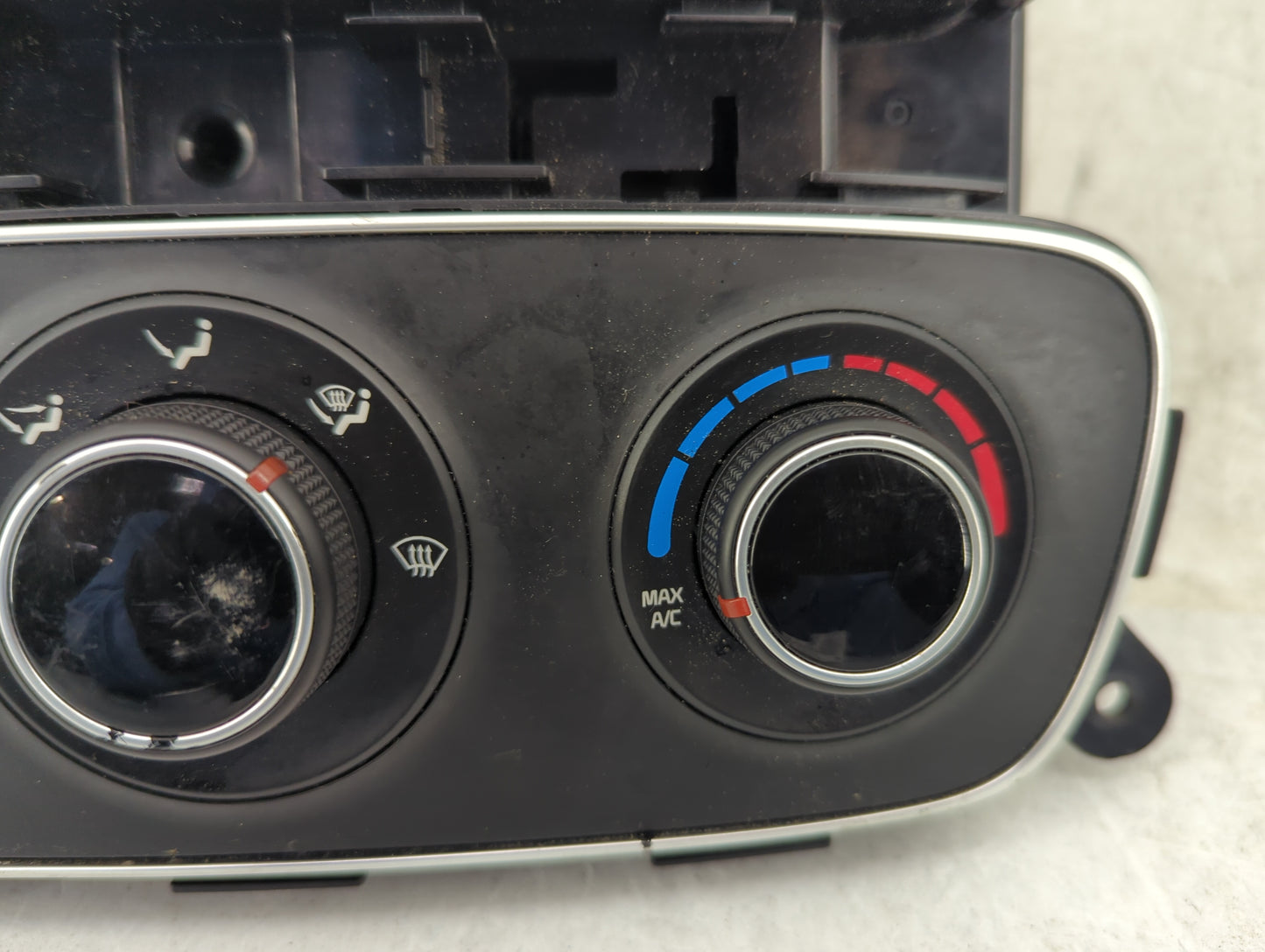 2014-2015 Kia Sorento Climate Control Module Temperature AC/Heater Replacement P/N:97250-1UXXX Fits Fits 2014 2015 OEM Used 