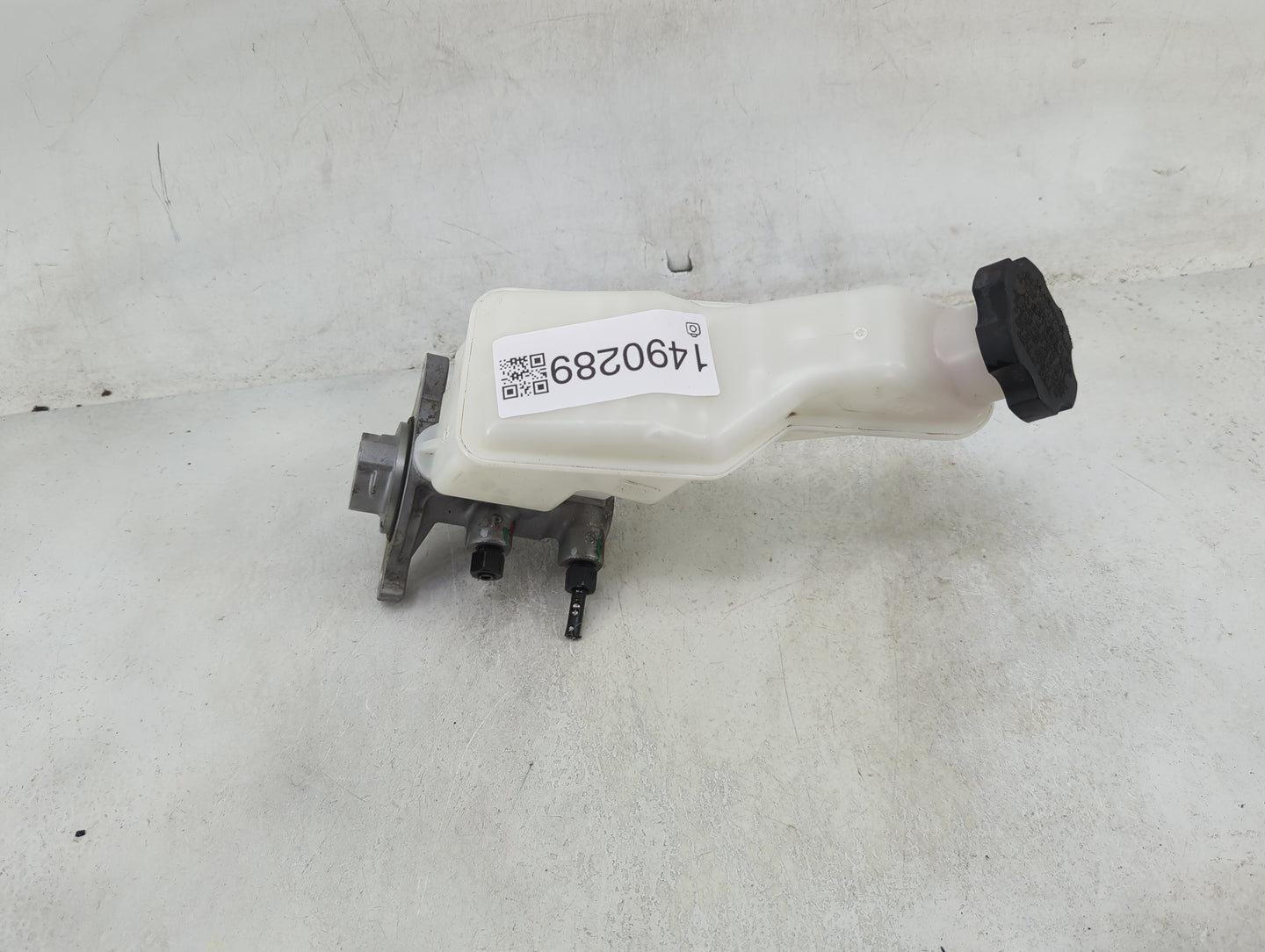 2014-2015 Kia Sorento Brake Master Cylinder 1490289 - Oemusedautoparts1.com