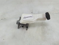 2014-2015 Kia Sorento Brake Master Cylinder 1490289 - Oemusedautoparts1.com