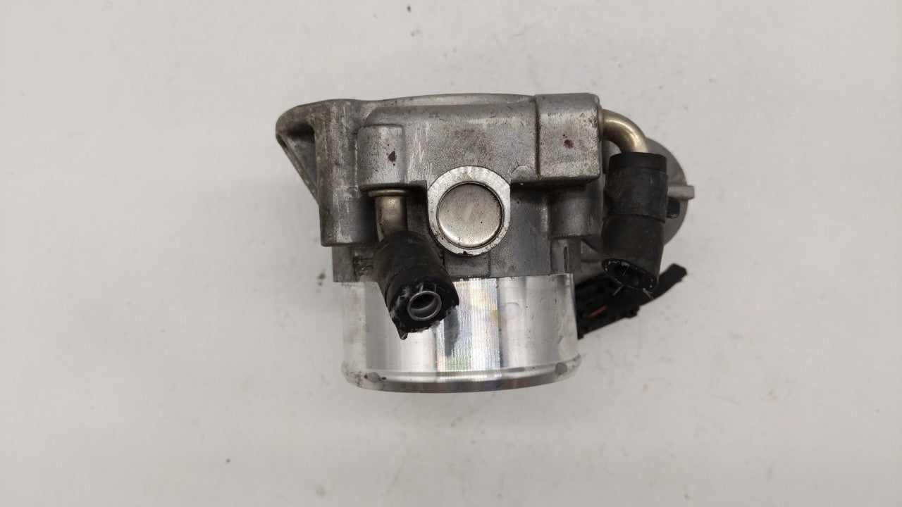 2012-2015 Kia Sorento Throttle Body P/N:35100-2G700 Fits Fits 2011 2012 2013 2014 2015 2016 OEM Used Auto Parts - Oemusedaut