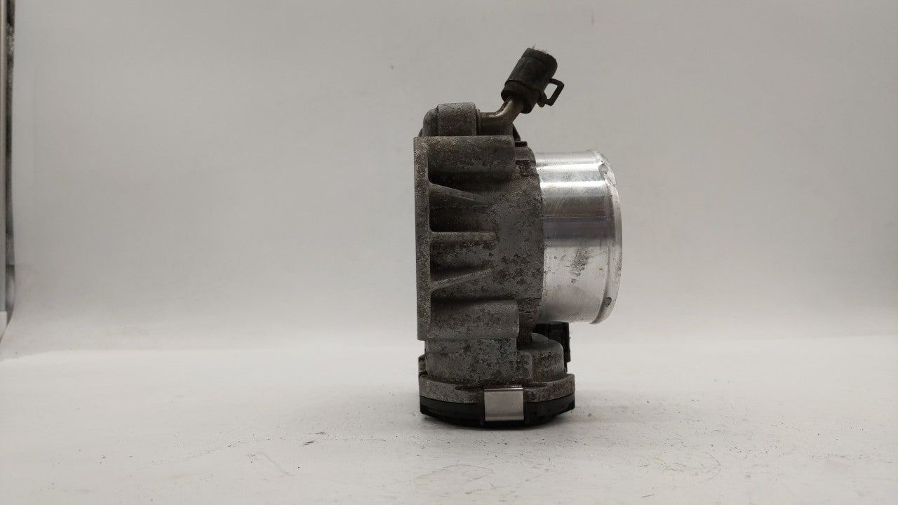 2012-2015 Kia Sorento Throttle Body P/N:35100-2G700 Fits Fits 2011 2012 2013 2014 2015 2016 OEM Used Auto Parts - Oemusedaut