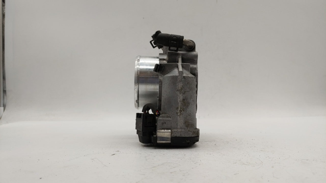 2012-2015 Kia Sorento Throttle Body P/N:35100-2G700 Fits Fits 2011 2012 2013 2014 2015 2016 OEM Used Auto Parts - Oemusedaut