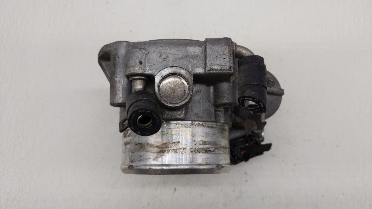 2012-2015 Kia Sorento Throttle Body P/N:35100-2G700 Fits Fits 2011 2012 2013 2014 2015 2016 OEM Used Auto Parts - Oemusedaut