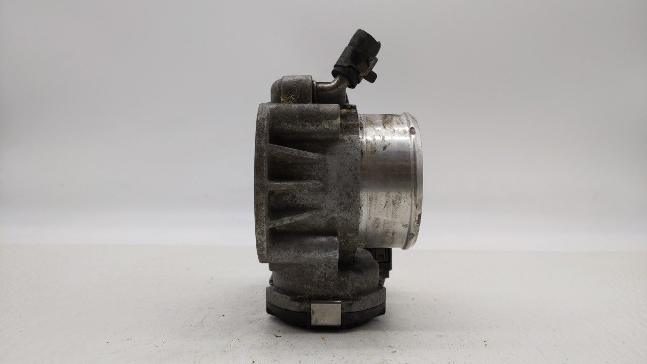 2012-2015 Kia Sorento Throttle Body P/N:35100-2G700 Fits Fits 2011 2012 2013 2014 2015 2016 OEM Used Auto Parts - Oemusedaut