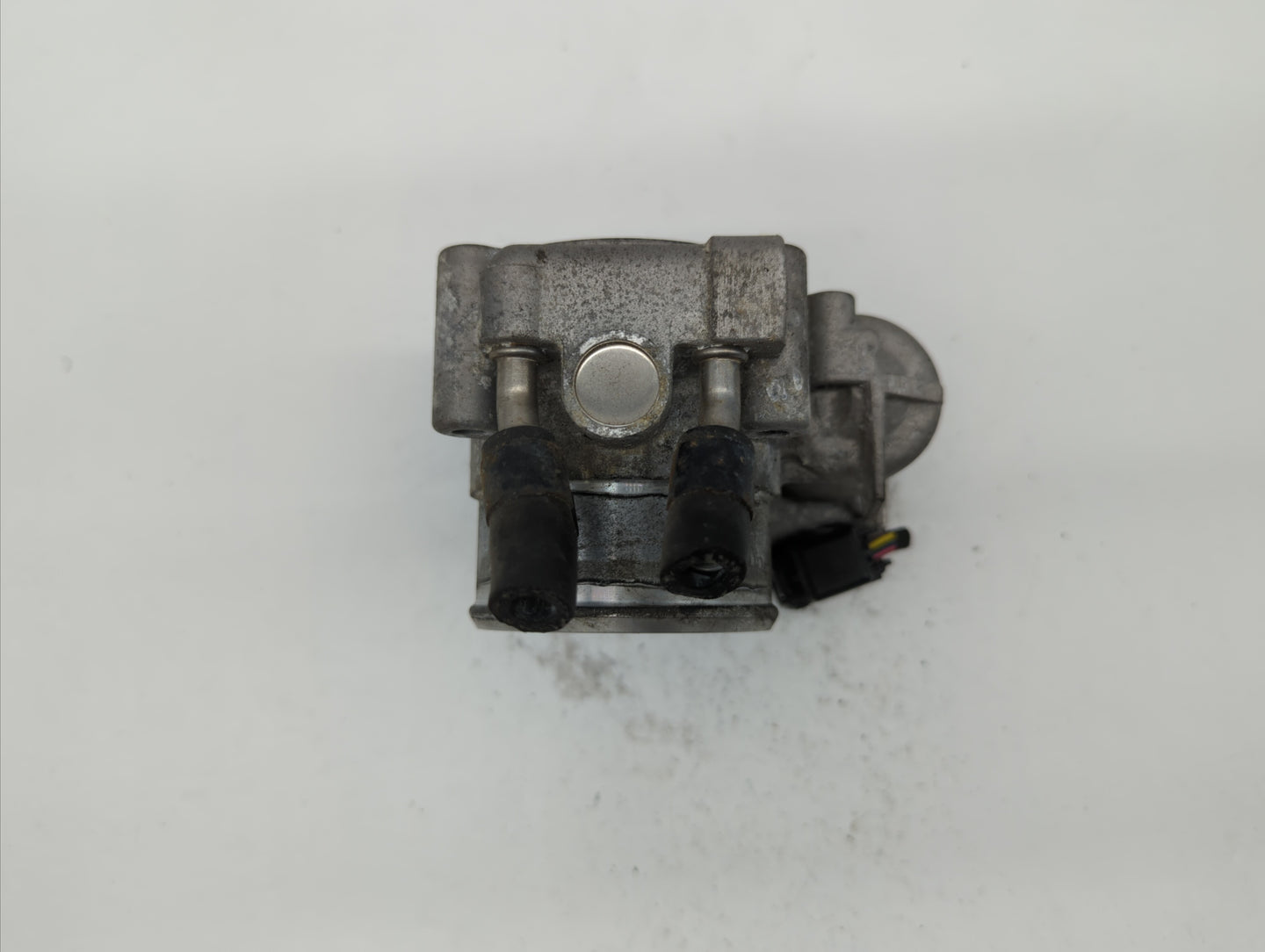 2016-2018 Kia Sorento Throttle Body P/N:35100-2G610 Fits Fits 2015 2016 2017 2018 2019 OEM Used Auto Parts - Oemusedautopart