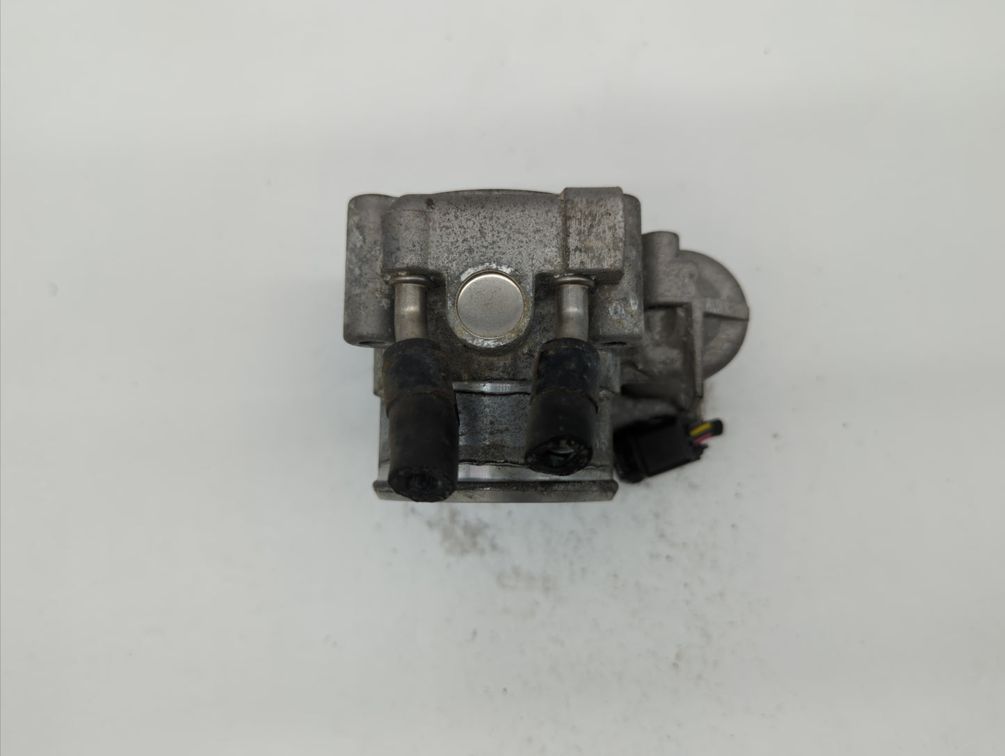 2016-2018 Kia Sorento Throttle Body P/N:35100-2G610 Fits Fits 2015 2016 2017 2018 2019 OEM Used Auto Parts - Oemusedautopart