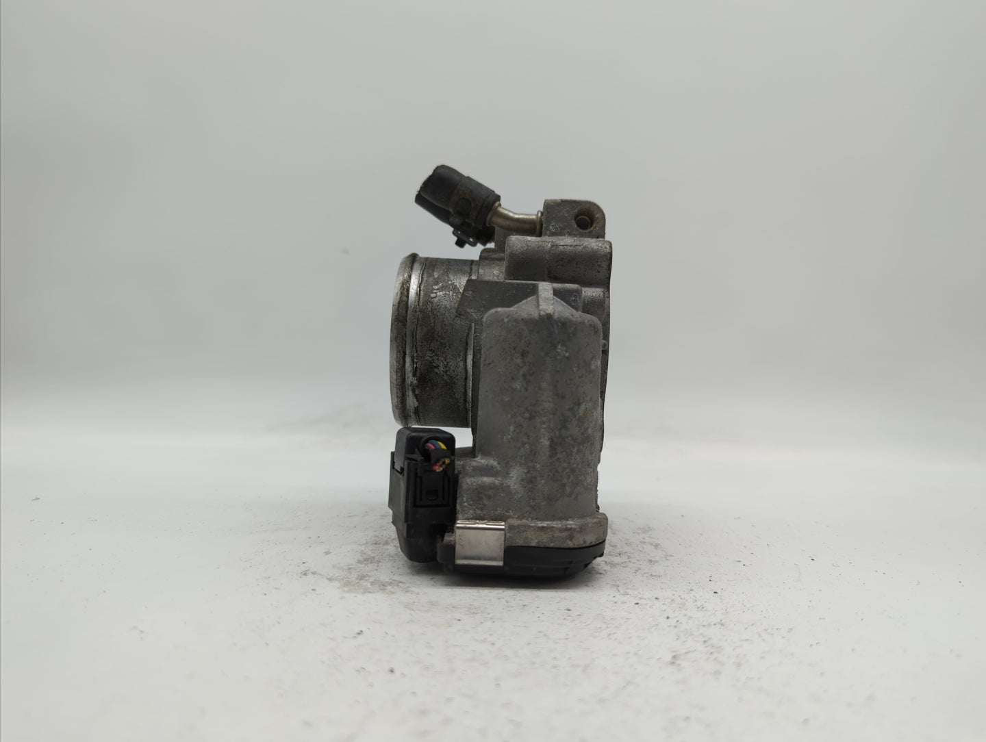 2016-2018 Kia Sorento Throttle Body P/N:35100-2G610 Fits Fits 2015 2016 2017 2018 2019 OEM Used Auto Parts - Oemusedautopart