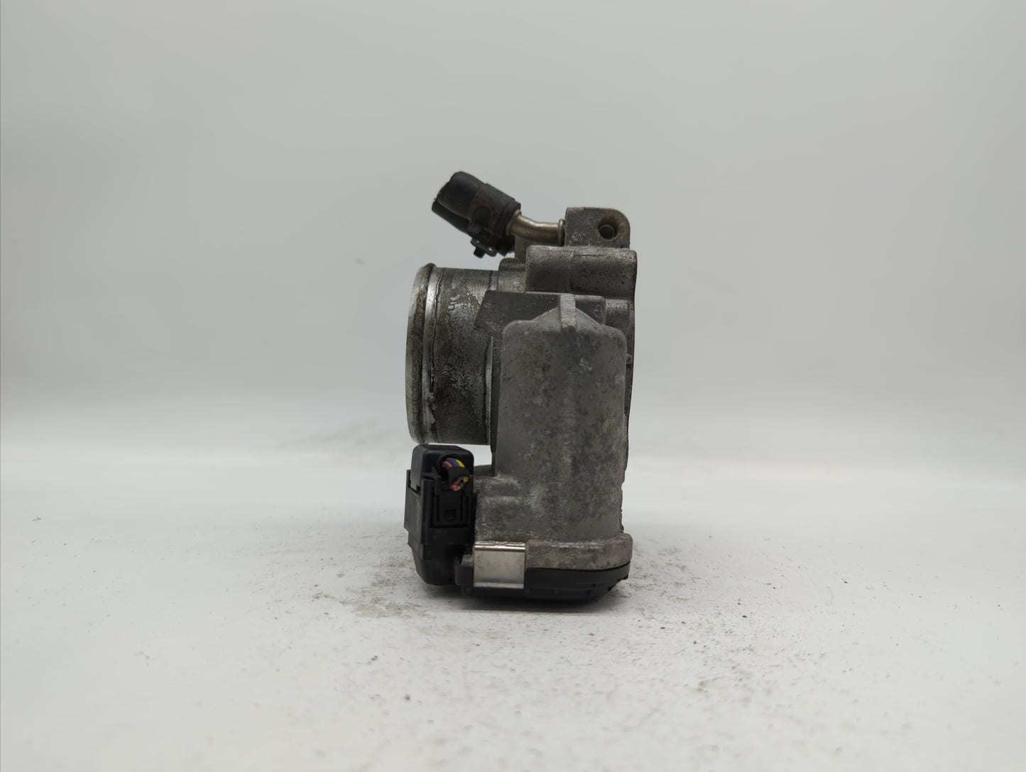2016-2018 Kia Sorento Throttle Body P/N:35100-2G610 Fits Fits 2015 2016 2017 2018 2019 OEM Used Auto Parts - Oemusedautopart