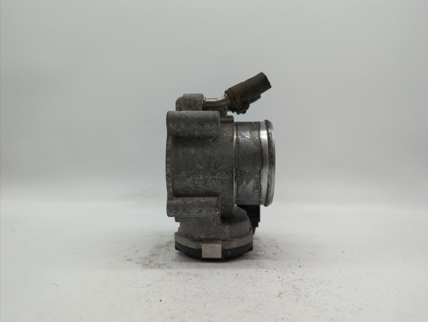 2016-2018 Kia Sorento Throttle Body P/N:35100-2G610 Fits Fits 2015 2016 2017 2018 2019 OEM Used Auto Parts - Oemusedautopart