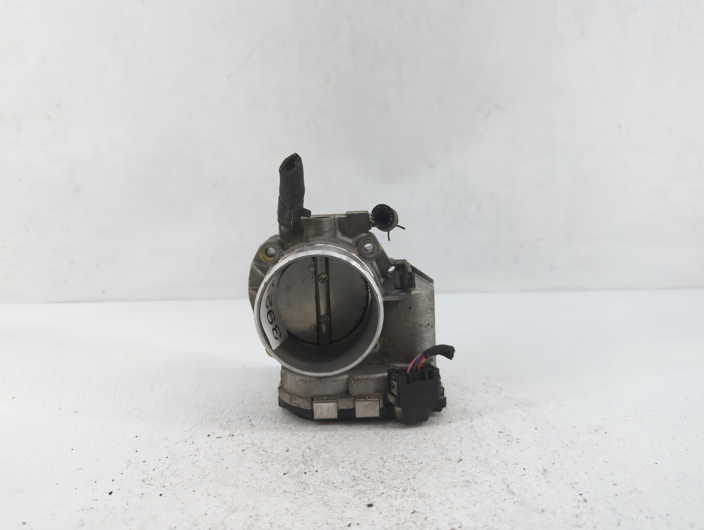 2012-2015 Kia Sorento Throttle Body P/N:35100-2G700 Fits Fits 2011 2012 2013 2014 2015 2016 OEM Used Auto Parts - Oemusedaut