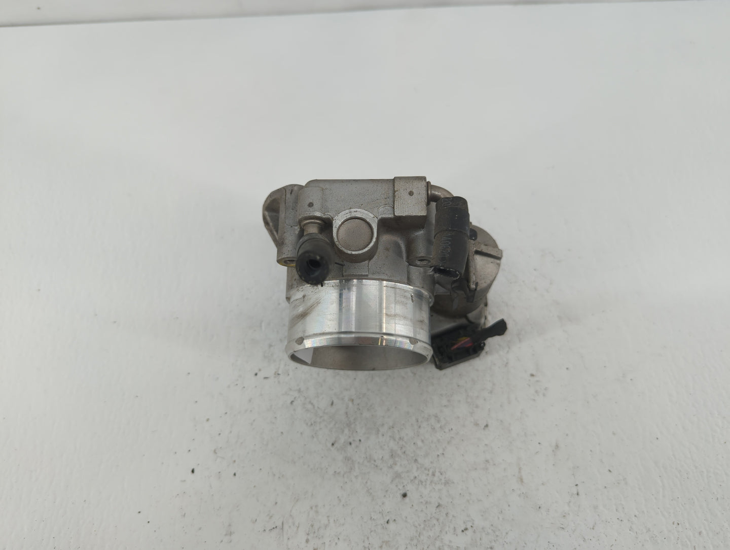 2012-2015 Kia Sorento Throttle Body P/N:35100-2G700 Fits Fits 2011 2012 2013 2014 2015 2016 OEM Used Auto Parts - Oemusedaut