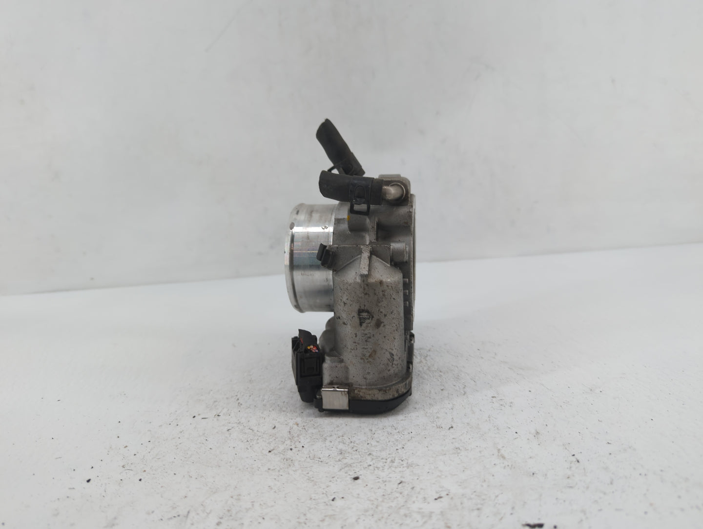 2012-2015 Kia Sorento Throttle Body P/N:35100-2G700 Fits Fits 2011 2012 2013 2014 2015 2016 OEM Used Auto Parts - Oemusedaut