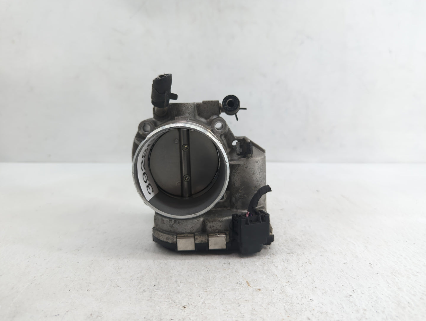 2012-2015 Kia Sorento Throttle Body P/N:35100-2G700 Fits Fits 2011 2012 2013 2014 2015 2016 OEM Used Auto Parts - Oemusedaut