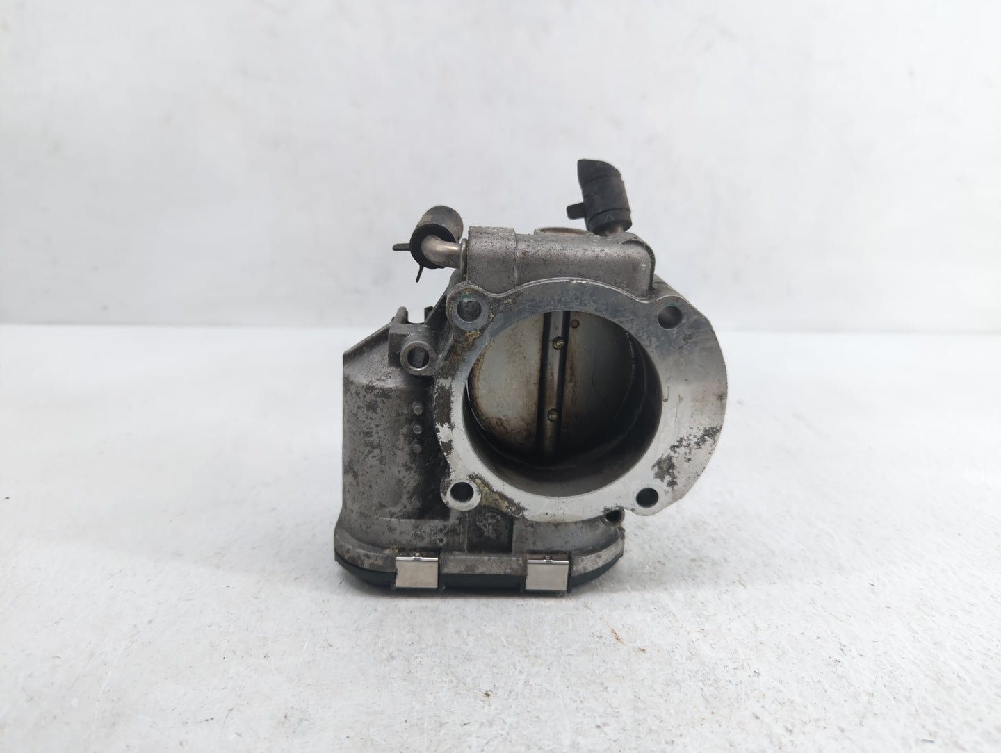 2012-2015 Kia Sorento Throttle Body P/N:35100-2G700 Fits Fits 2011 2012 2013 2014 2015 2016 OEM Used Auto Parts - Oemusedaut
