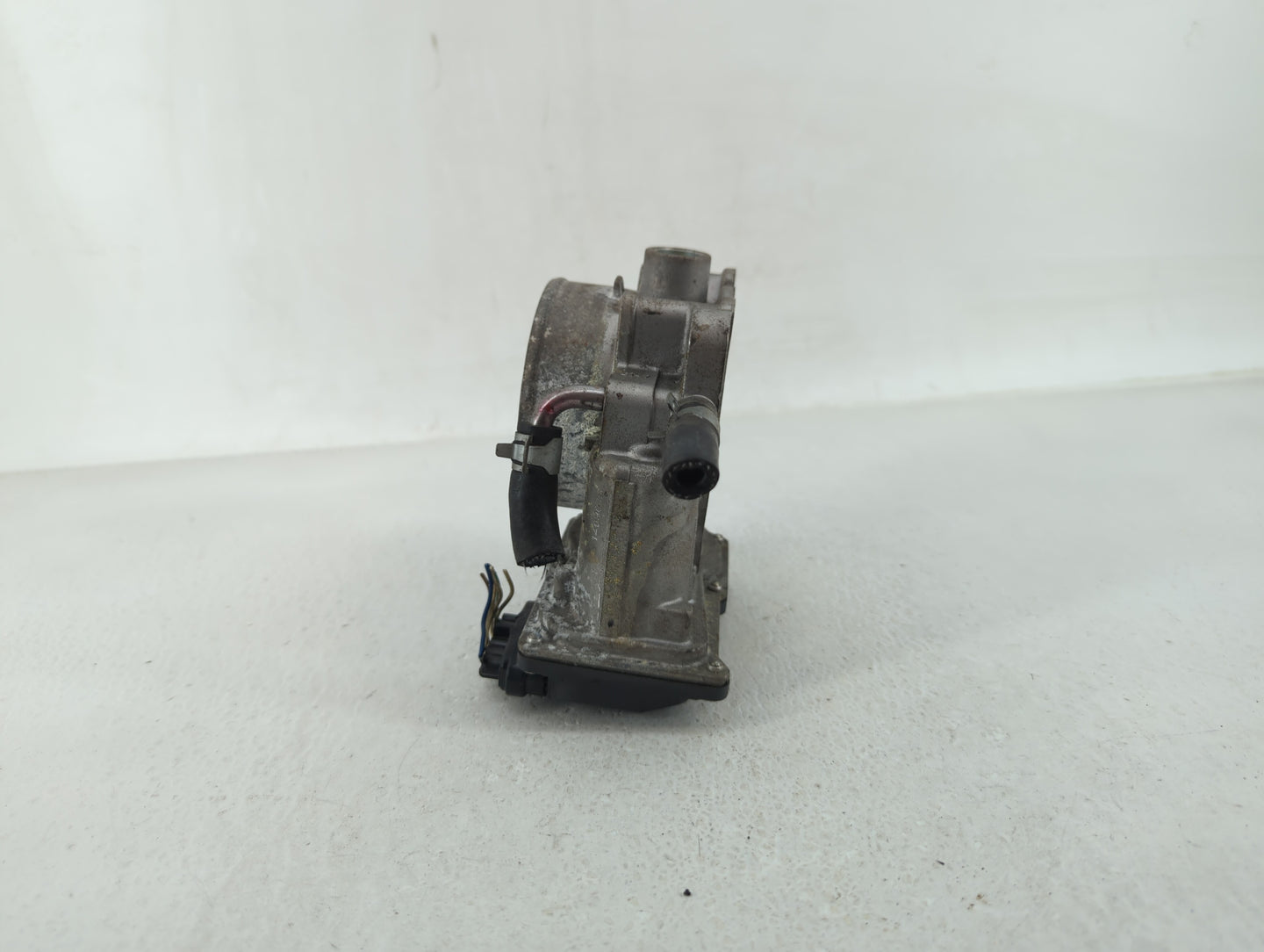 2014-2018 Kia Sorento Throttle Body P/N:35100-3CAA0 Fits Fits 2012 2013 2014 2015 2016 2017 2018 OEM Used Auto Parts - Oemus