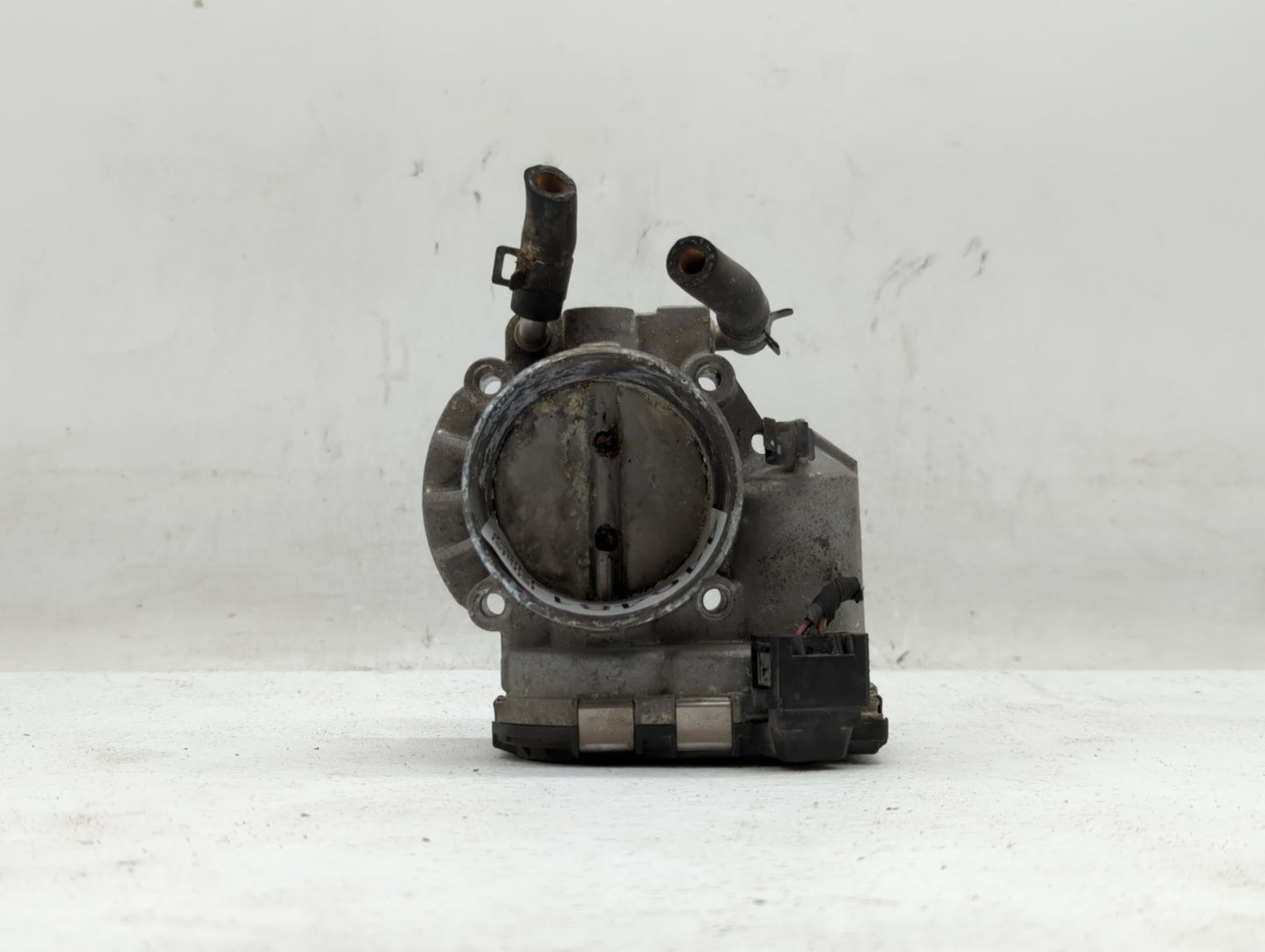 2012-2015 Kia Sorento Throttle Body P/N:35100-2G700 Fits Fits 2011 2012 2013 2014 2015 2016 OEM Used Auto Parts - Oemusedaut