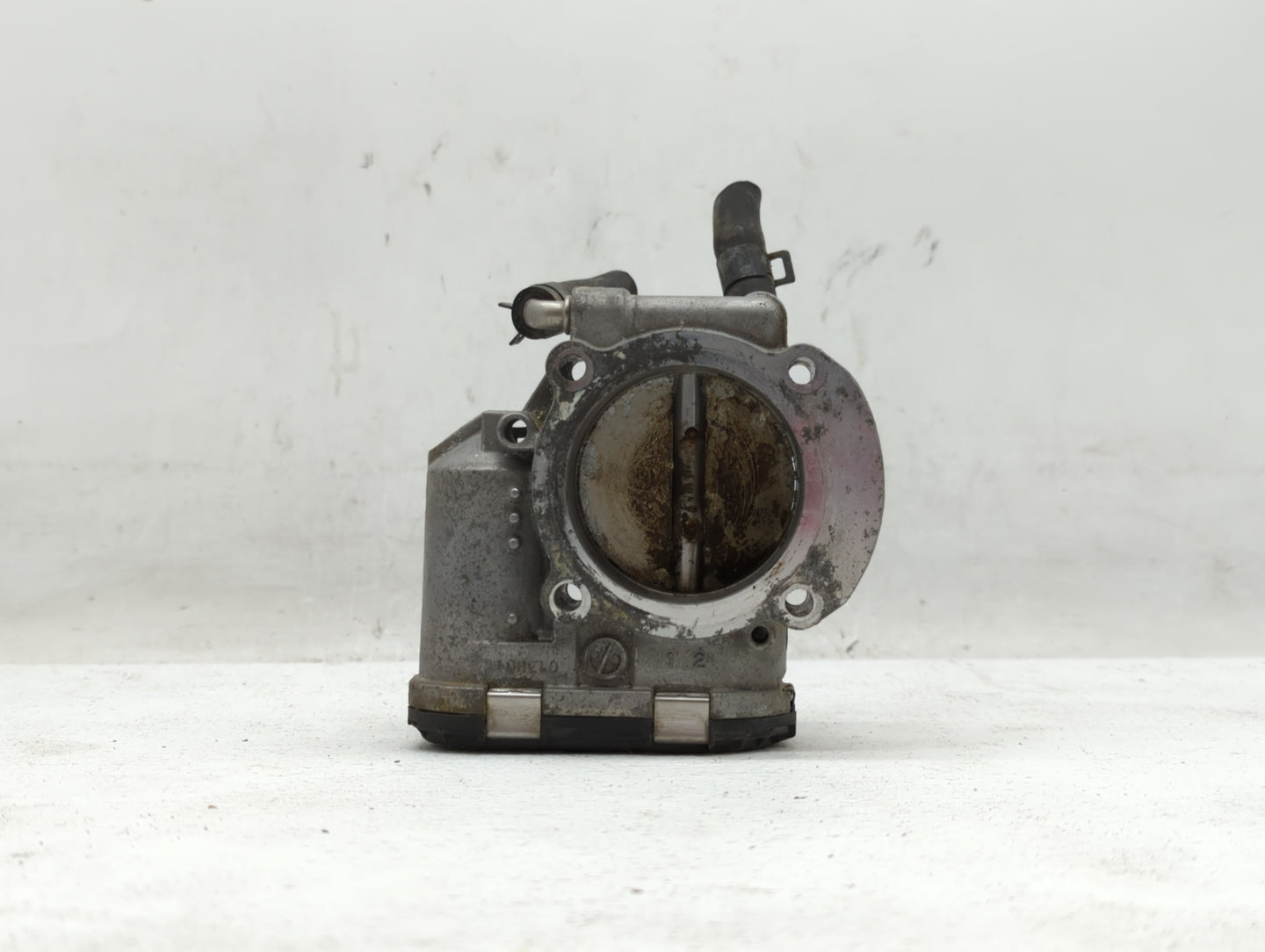 2012-2015 Kia Sorento Throttle Body P/N:35100-2G700 Fits Fits 2011 2012 2013 2014 2015 2016 OEM Used Auto Parts - Oemusedaut