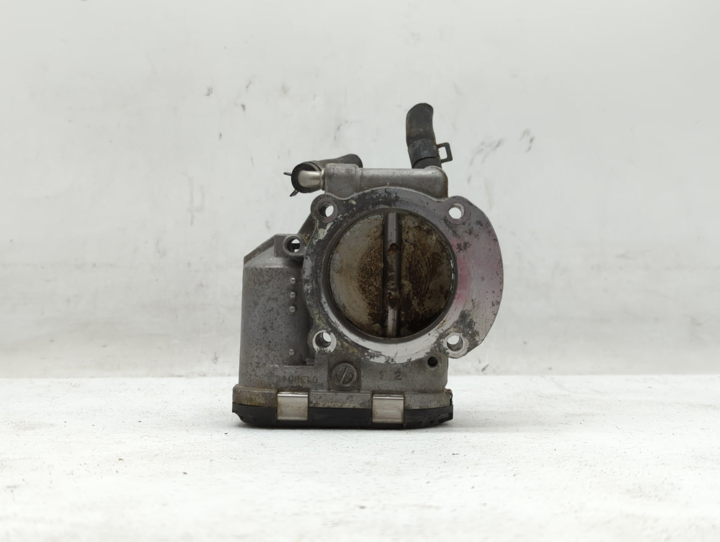 2012-2015 Kia Sorento Throttle Body P/N:35100-2G700 Fits Fits 2011 2012 2013 2014 2015 2016 OEM Used Auto Parts - Oemusedaut