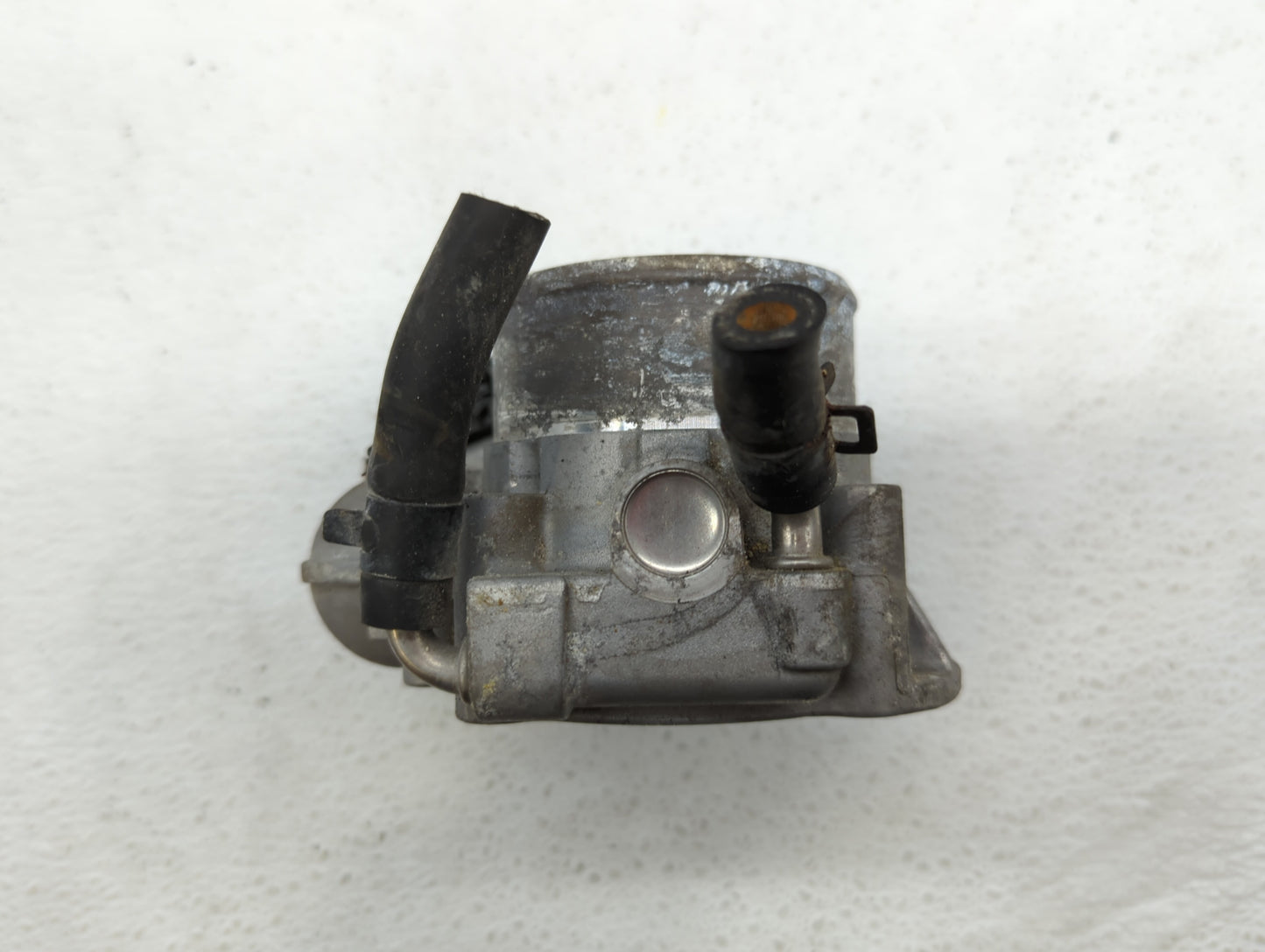 2012-2015 Kia Sorento Throttle Body P/N:35100-2G700 Fits Fits 2011 2012 2013 2014 2015 2016 OEM Used Auto Parts - Oemusedaut