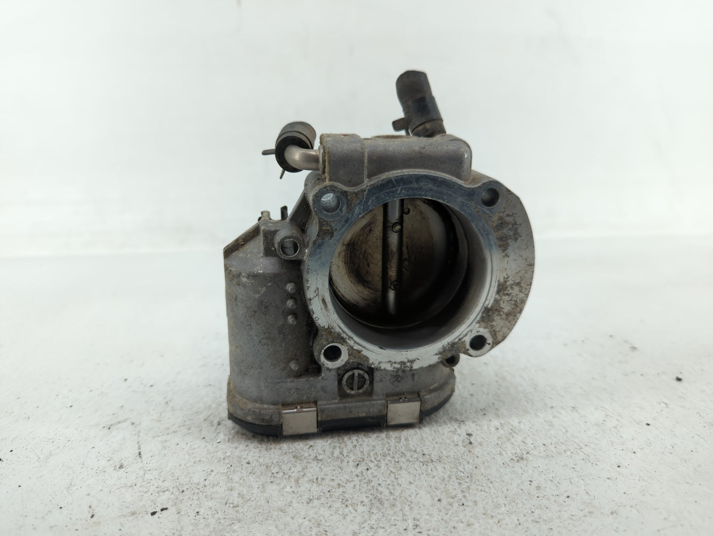 2012-2015 Kia Sorento Throttle Body P/N:35100-2G700 Fits Fits 2011 2012 2013 2014 2015 2016 OEM Used Auto Parts - Oemusedaut