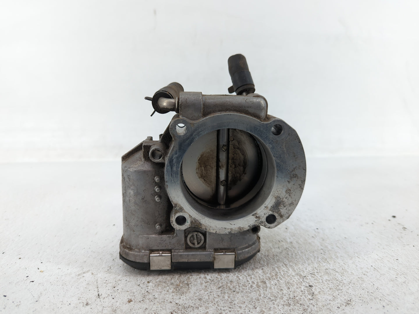 2012-2015 Kia Sorento Throttle Body P/N:35100-2G700 Fits Fits 2011 2012 2013 2014 2015 2016 OEM Used Auto Parts - Oemusedaut